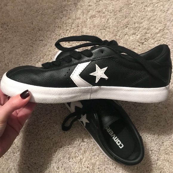 Converse black tennis with white star - like new - Picture 2 of 4